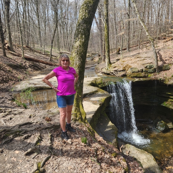 Meet your Posher, Debby, aka Dare 2 Dazzle, LLC - Picture 12 of 16